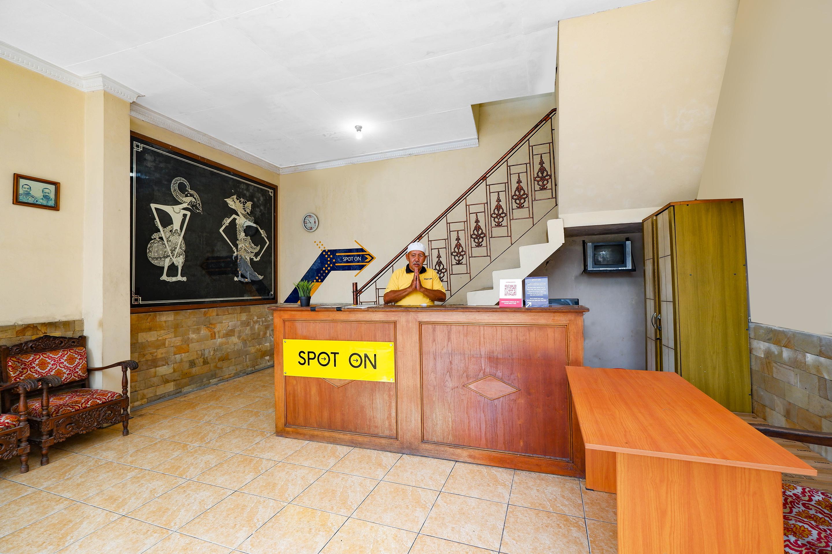 Spot On 2011 Hotel Mekar Sari Surakarta  Exterior photo