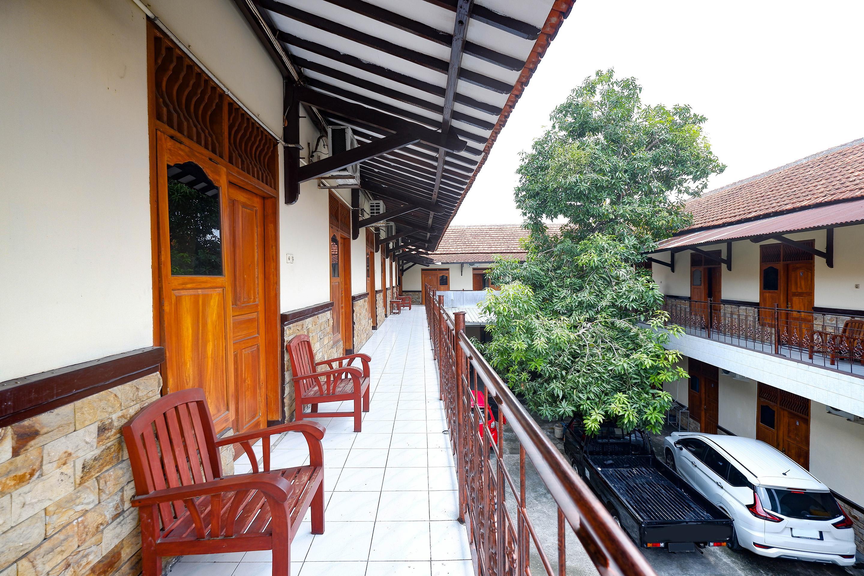 Spot On 2011 Hotel Mekar Sari Surakarta  Exterior photo
