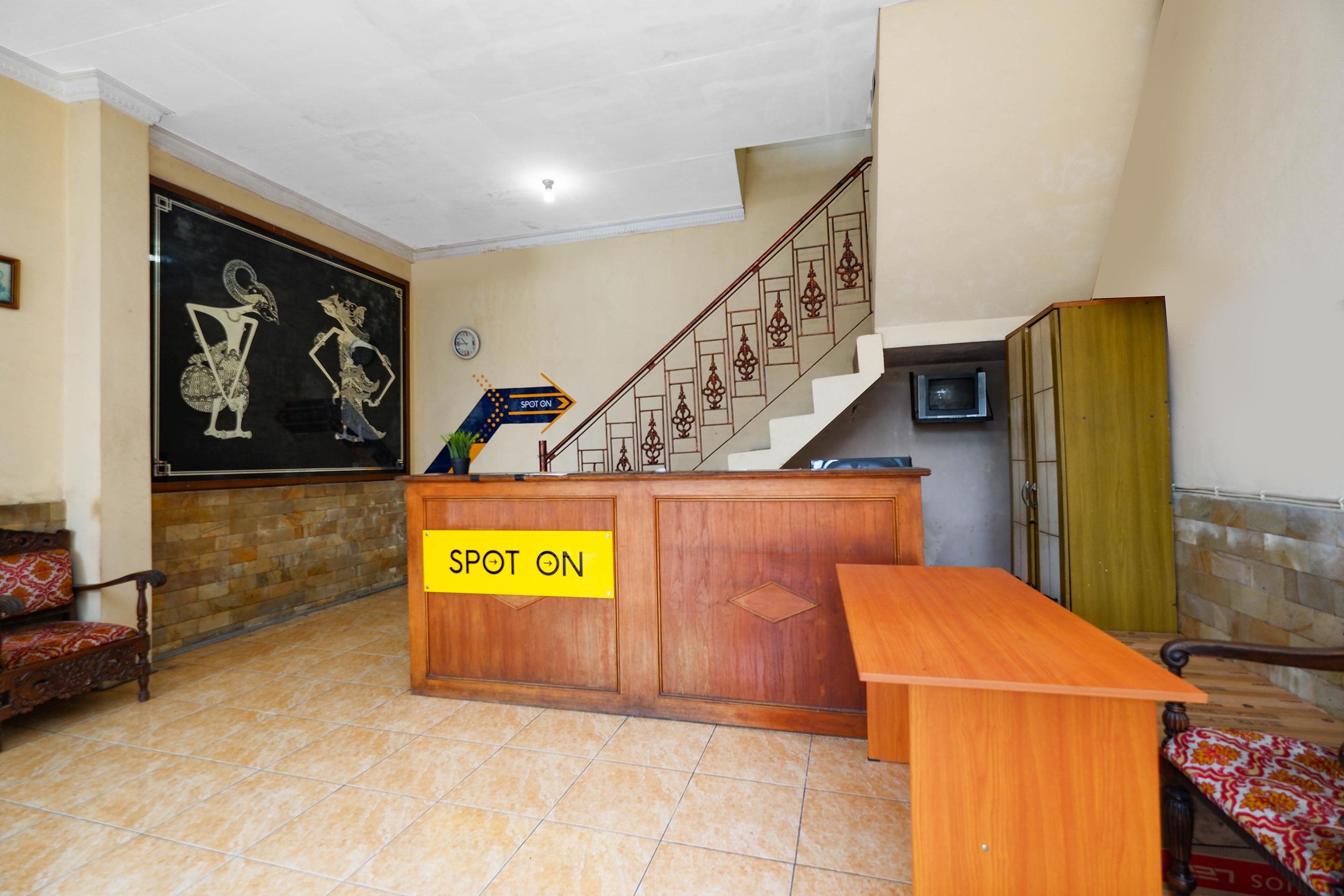 Spot On 2011 Hotel Mekar Sari Surakarta  Exterior photo